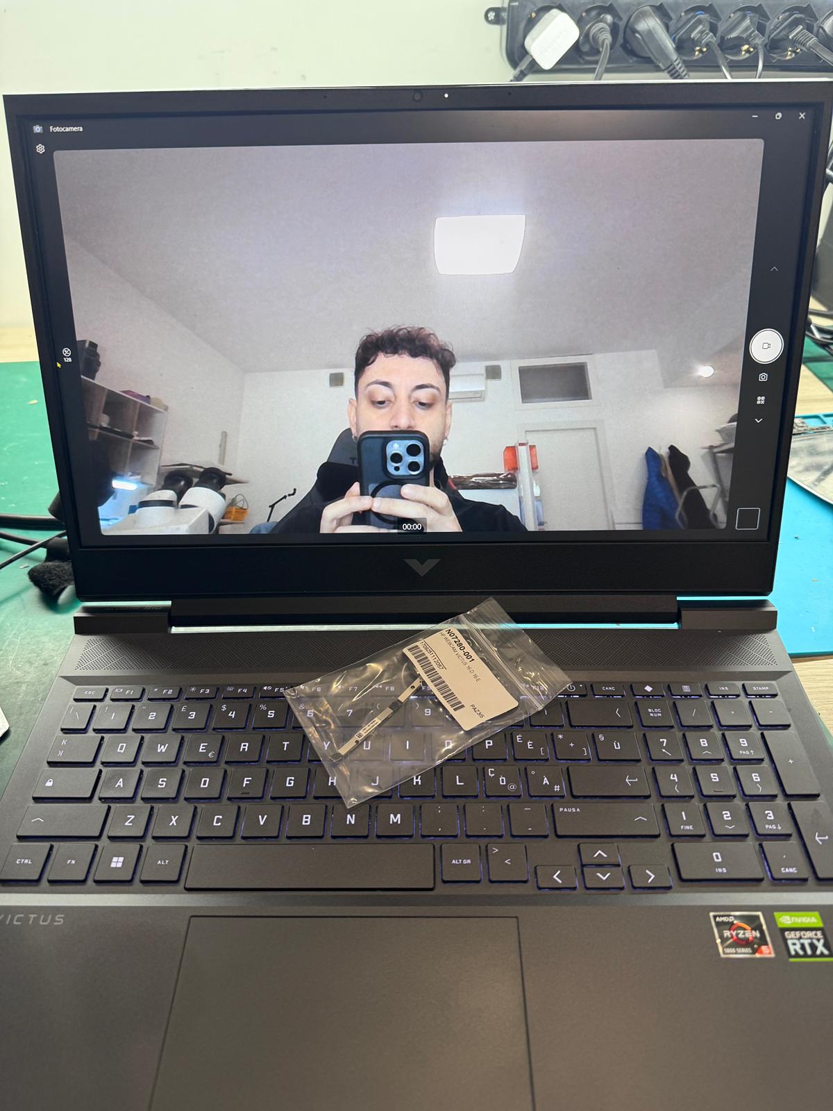 HP Victus webcam funzionante dopo riparazione - test fotocamera Giolab Assemini